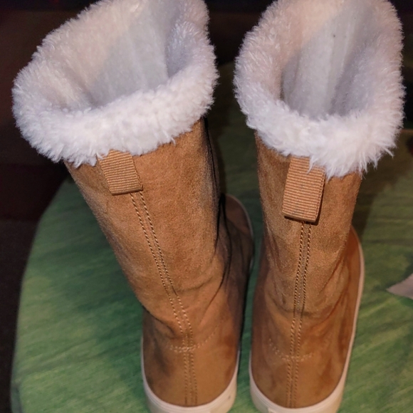 Old Navy girls sz. 13 boots, tan boots girls 13, fur lined girls nubuck boots 13 - Picture 7 of 11